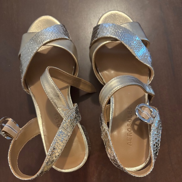 Aerosoles Comfortable Sandals in Gold Geniune Leather Style: Cosmos Size: 5 1/2 - Picture 1 of 6